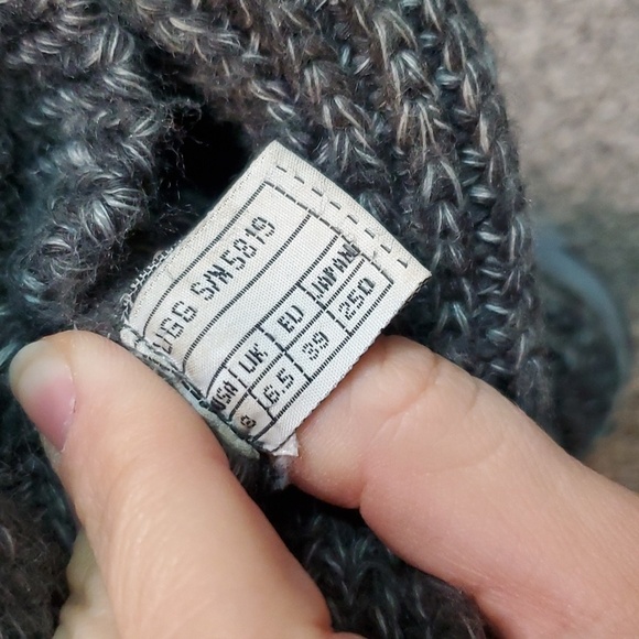 Ugg Australia Women 5819 Sweater Knit Button Boots shoes sz 8 - Picture 13 of 13